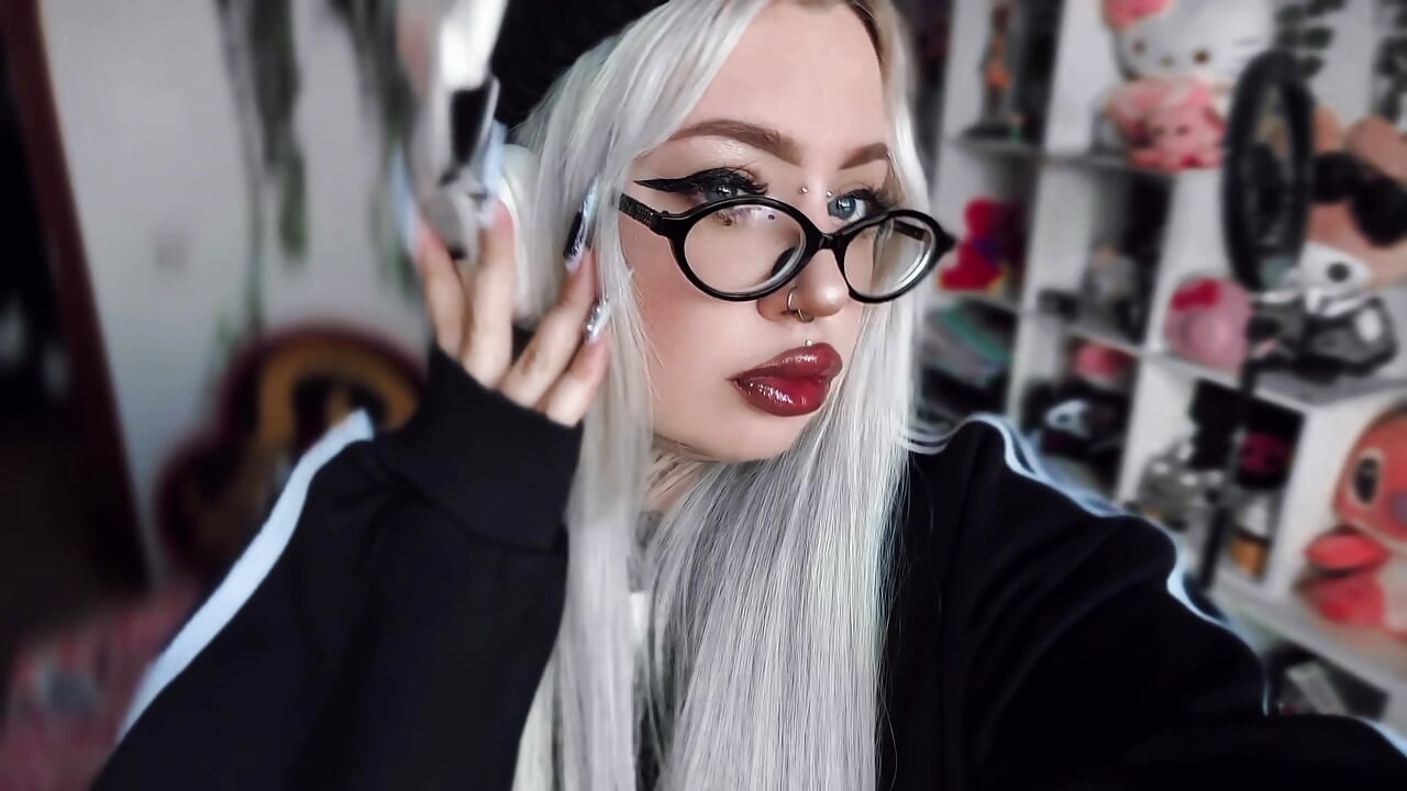 profile-intro-video-1770498976 – video af Chiibi cam-model