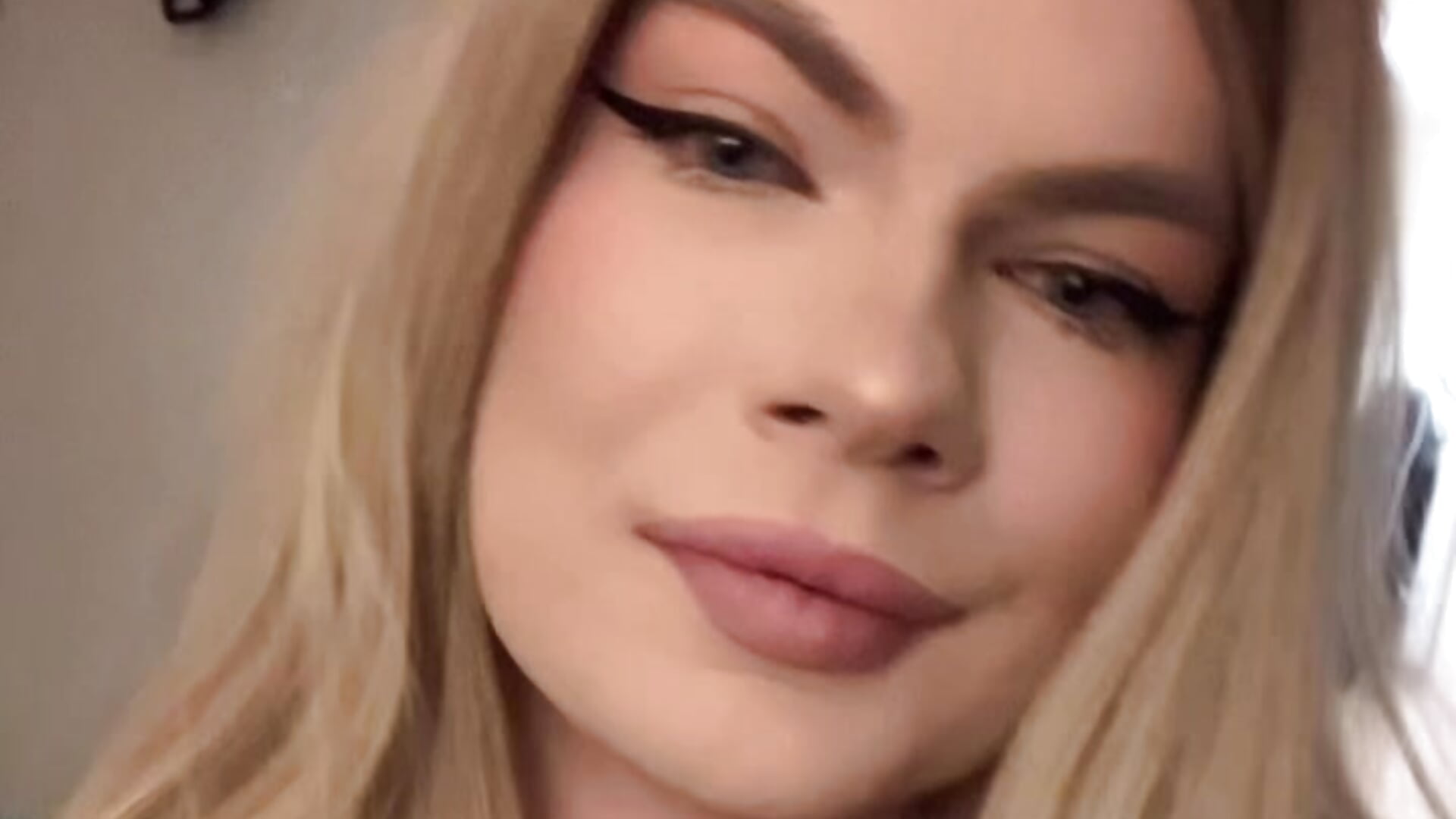 video_2026-02-01_23-55-57 - video av adel_tgirl cam-modell