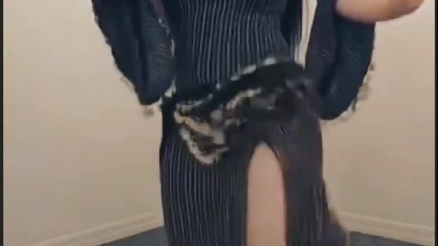ارقص لك على الوتر الحساس يا بيبي 🥵👑 - video by Goddes-mistres-louly-cuck cam model