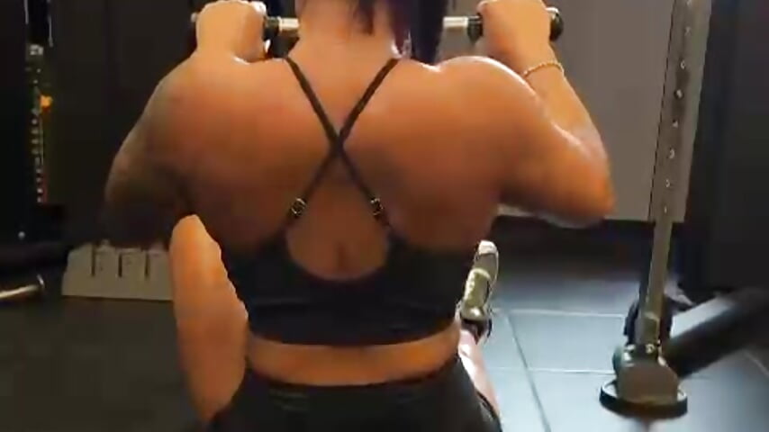 💪💪 - vídeo de la modelo de cam emilycat777_