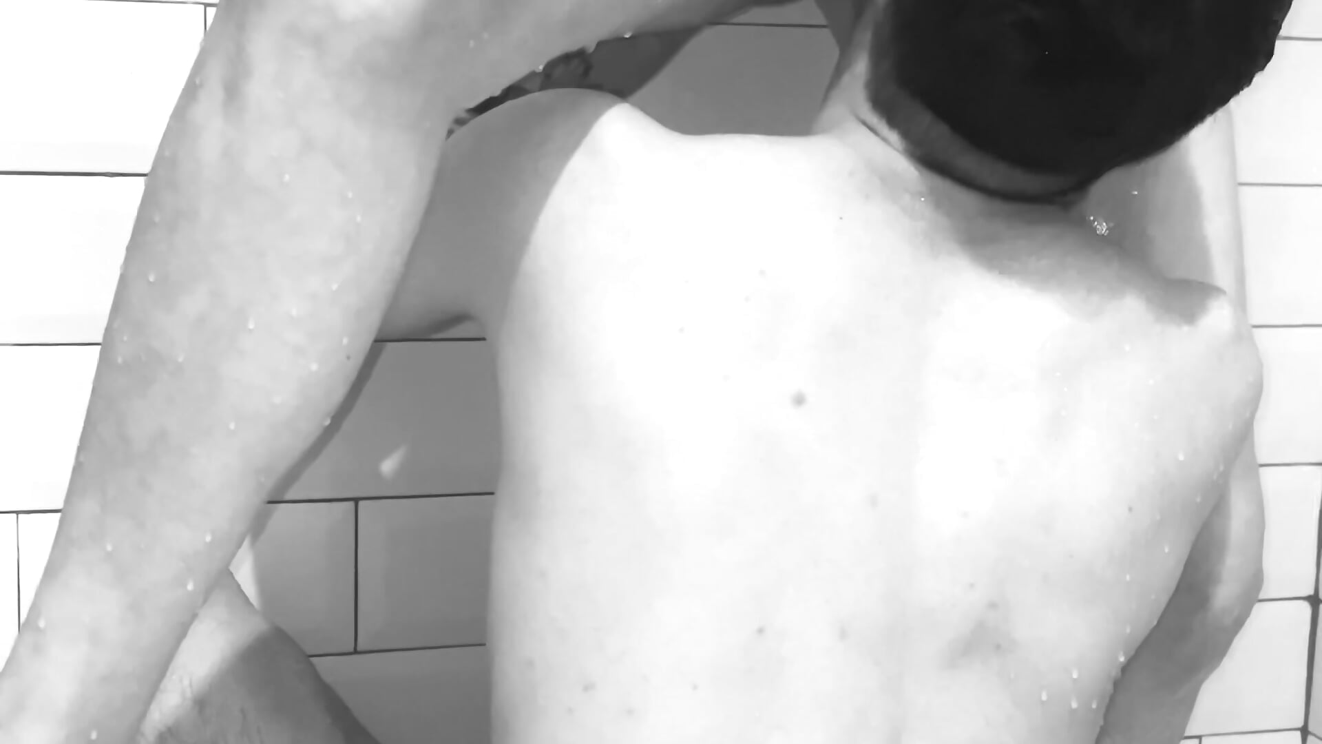 Mon homme me lèche la chatte sous la douche 👅🔥