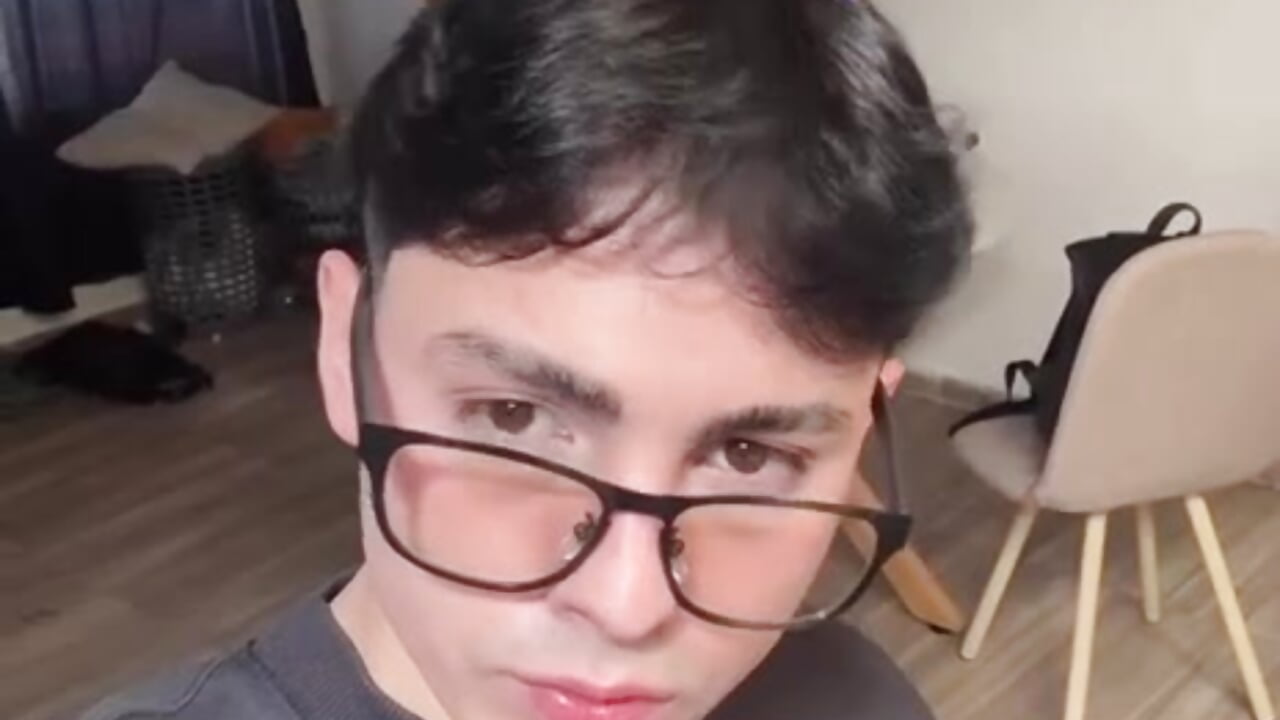 Sexy look - video av Samu_Hott cam-modell