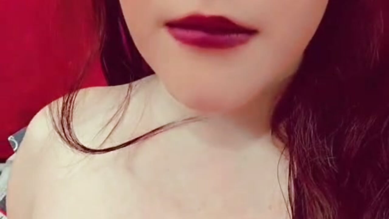 a look that captures your heart, you dare to see me - video by MailyRoux cam model