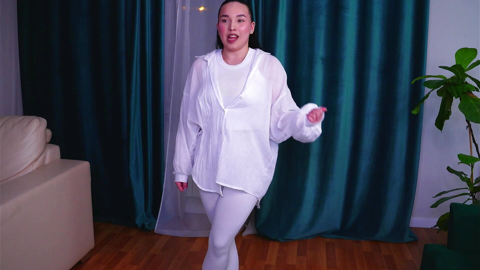 Who am I - video by NolaCrognale cam model