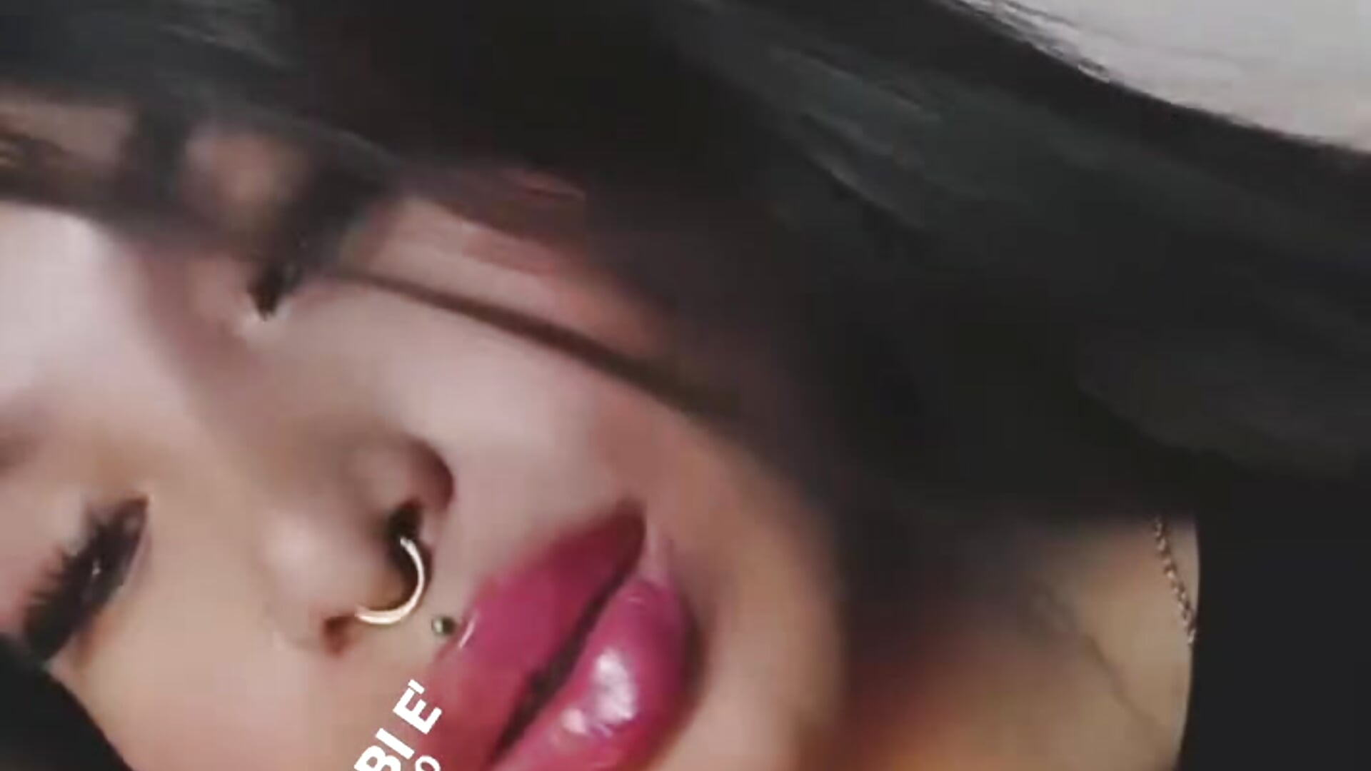 MeelFox – popularni video modela na kameri 9605