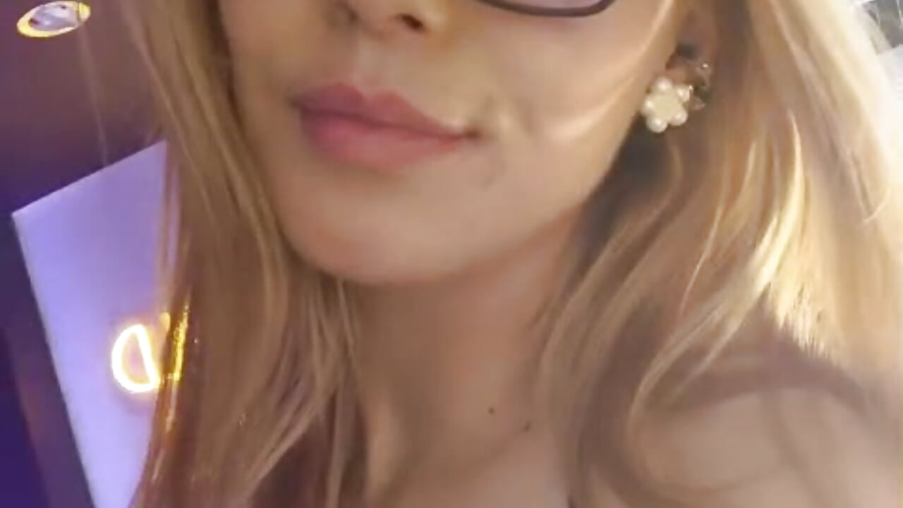 Know a little of me 💦 - відео від вебкаммоделі MelodyBloom_