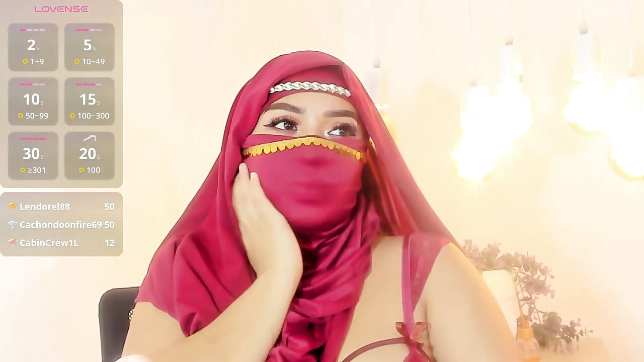 [20 Mar 01:11] Public Show - Video von fatimarab__ Cam-Model