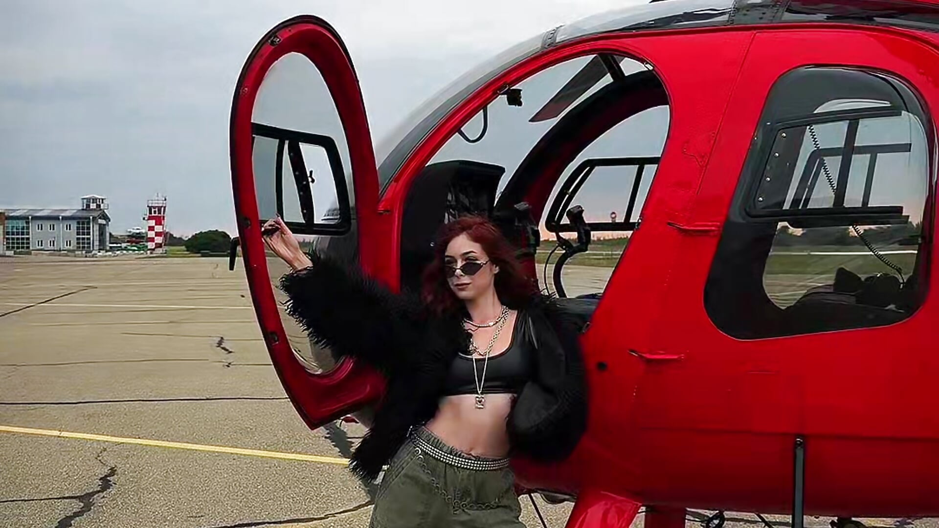 Behind the scenes of a photoshoot where I felt absolutely unstoppable 💘 - video by LynaFrost cam model