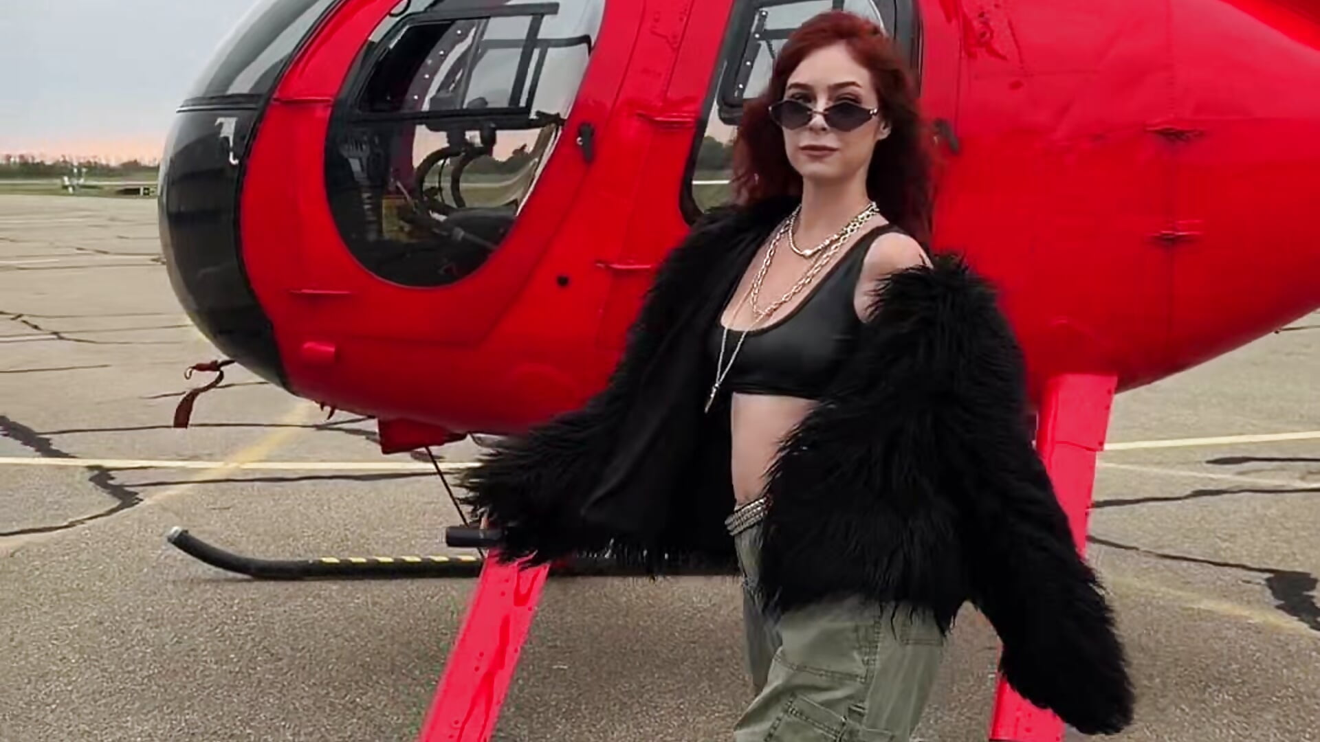 A little behind the scenes from my photoshoot — feeling confident and beautiful 💞 - video by LynaFrost cam model
