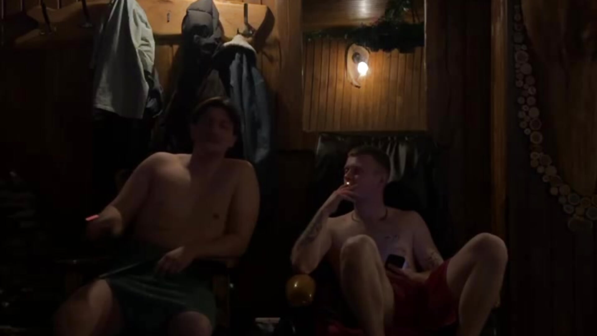 We relax together :) - vidéo du modèle de showcams Adam_ice