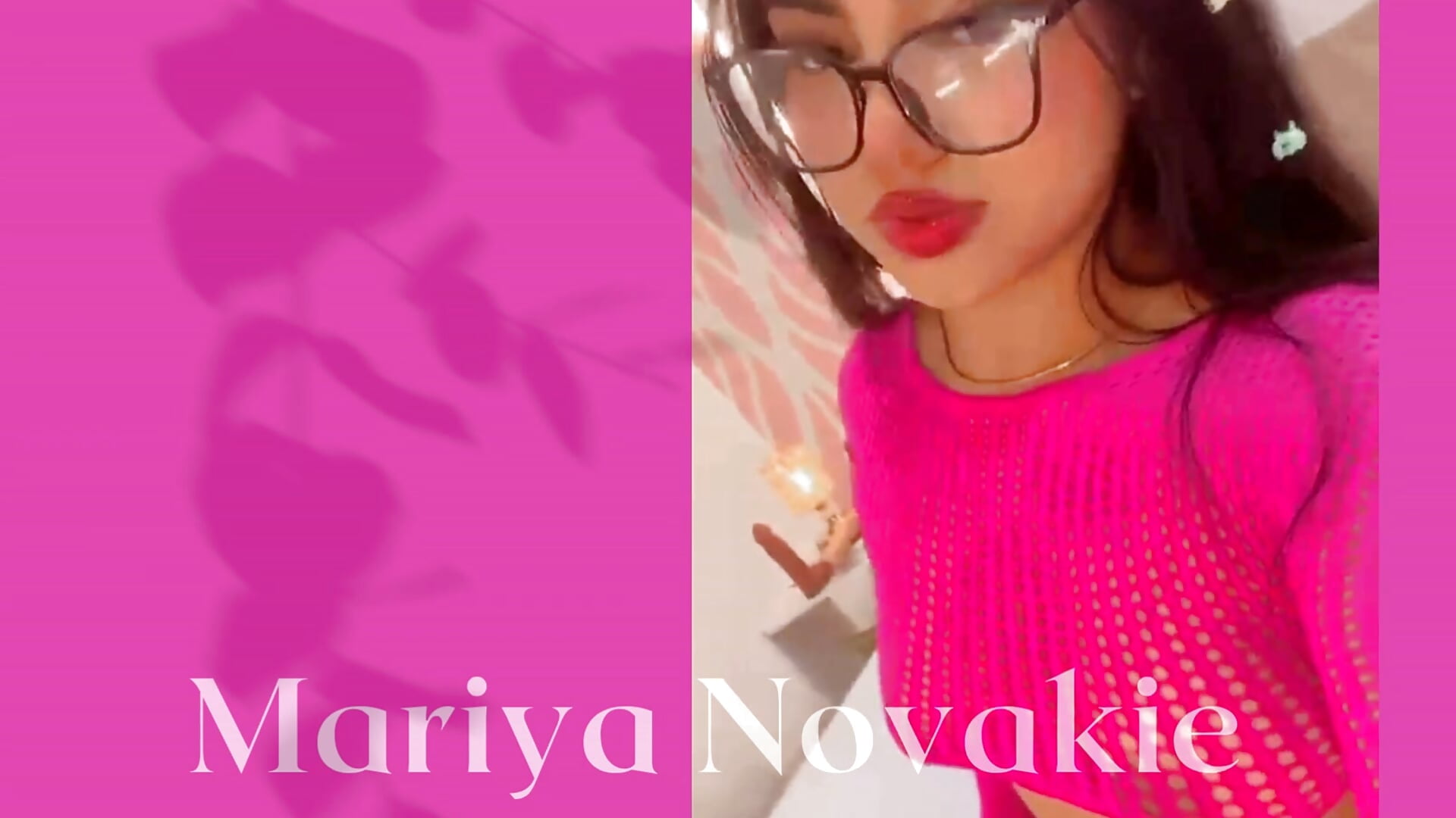 sexy e inteligente 🫦🤓 - video by MariyaNovakie cam model