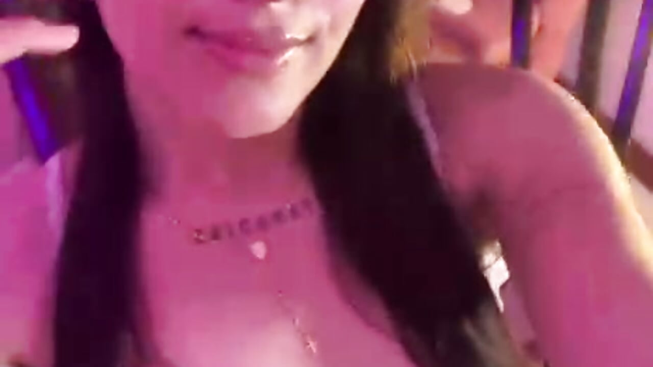 CUTE SMILE - відео від вебкаммоделі Cinnamon_Sue