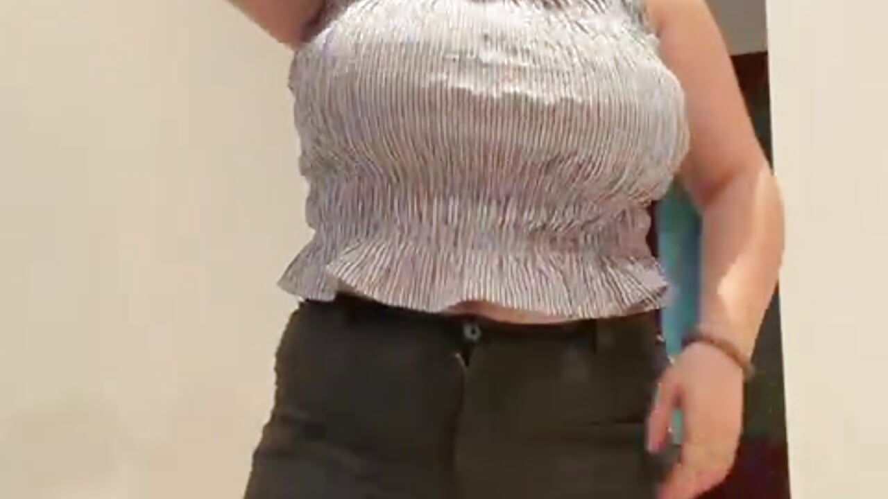 Smile – video modela na kameri sari237