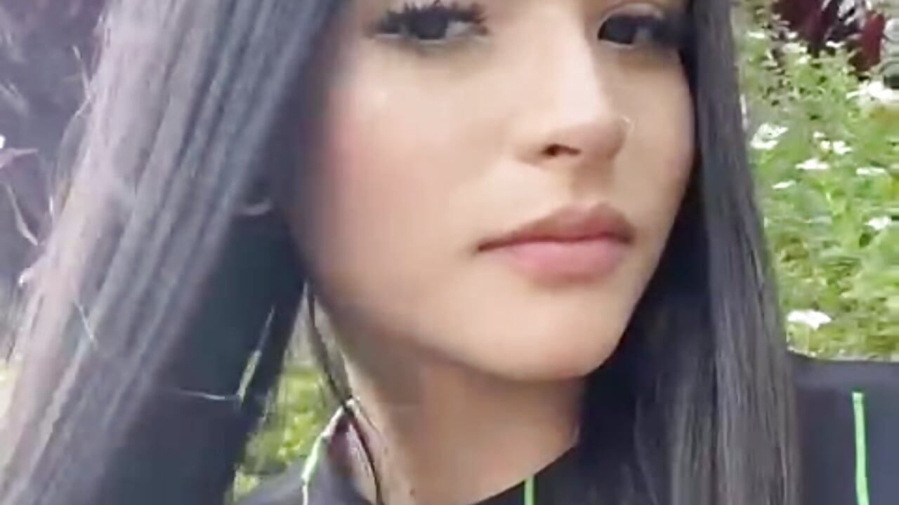 Cute - video by niicole_garner cam model