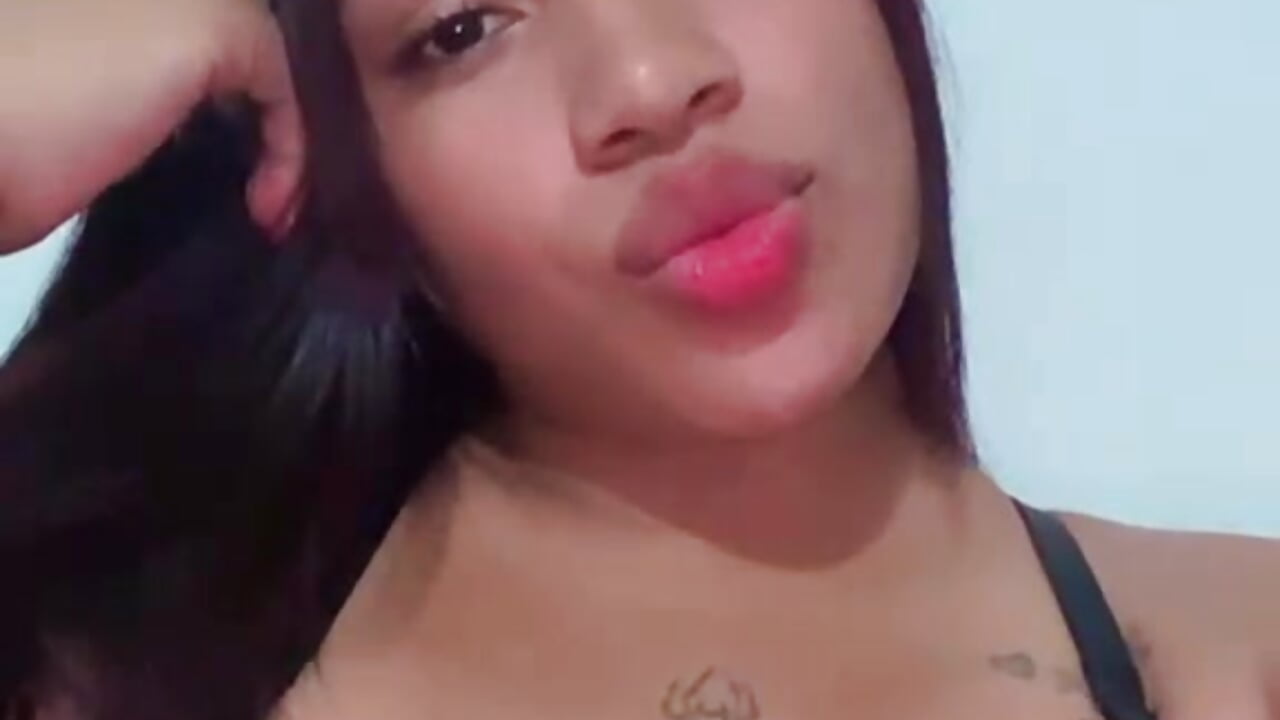 Sorpresa – video od webkamerové modelky shorltola