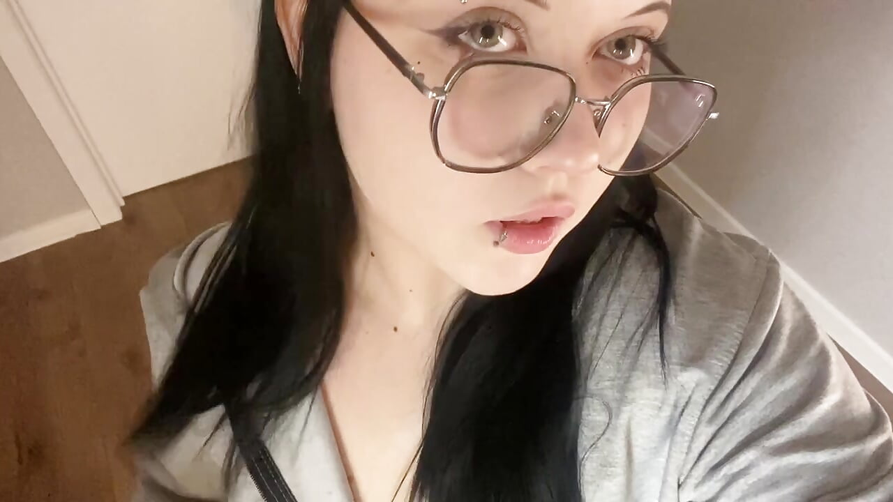 profile-intro-video-1771551254 - відео від вебкаммоделі Kira_G0ld