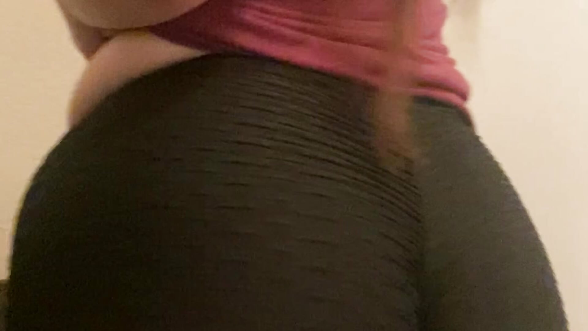 Booty 🥵 - video by Salvibaddie cam model