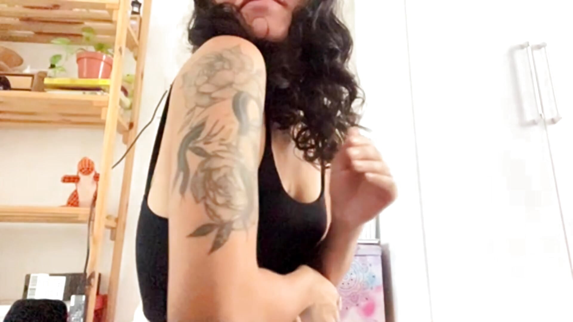 Tattoo - vídeo de la modelo de cam RoseannMcmakin