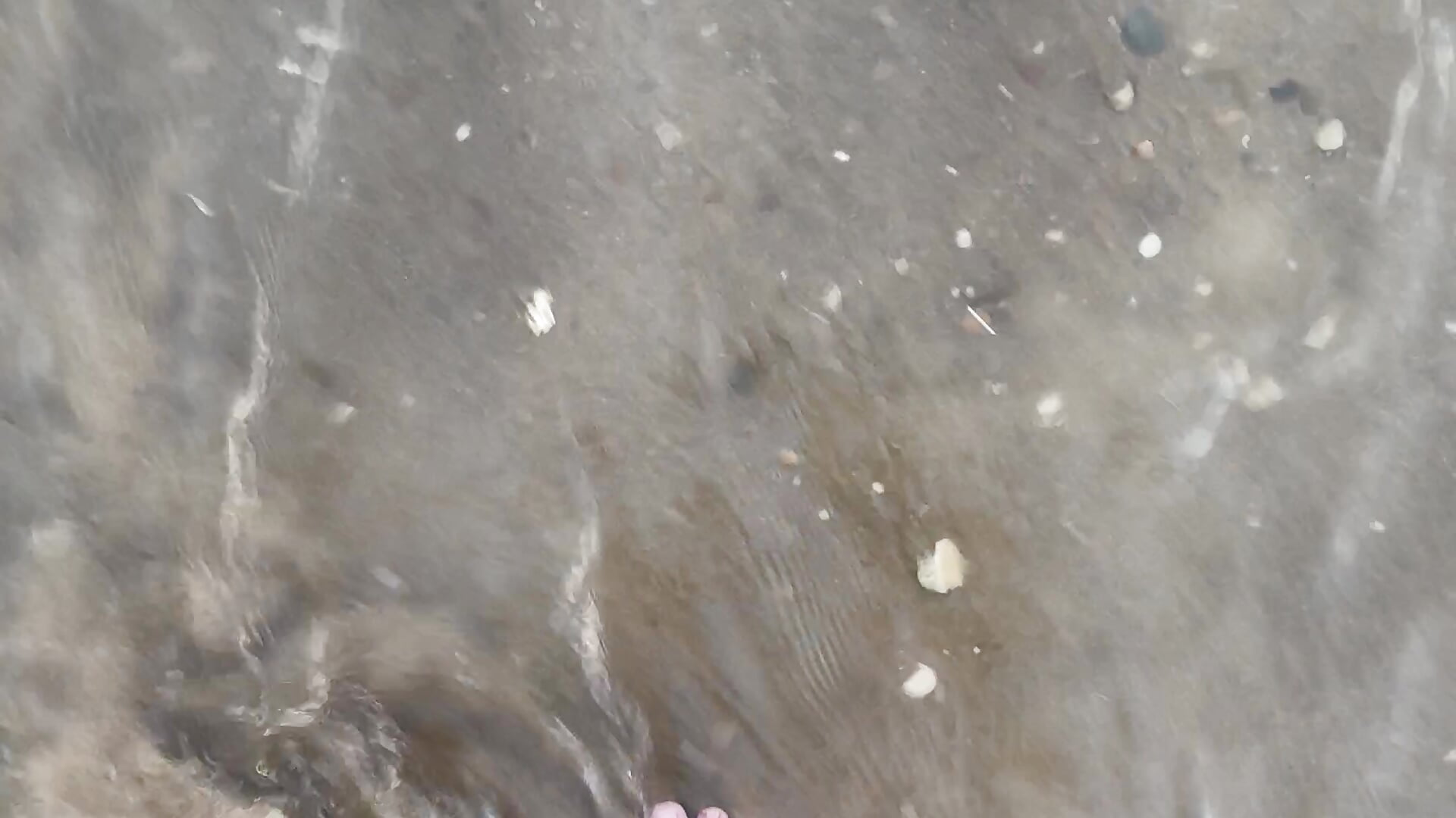 legs and toes in the sea 🌊 - วิดีโอโดย LovingWhisperr โมเดลแคม