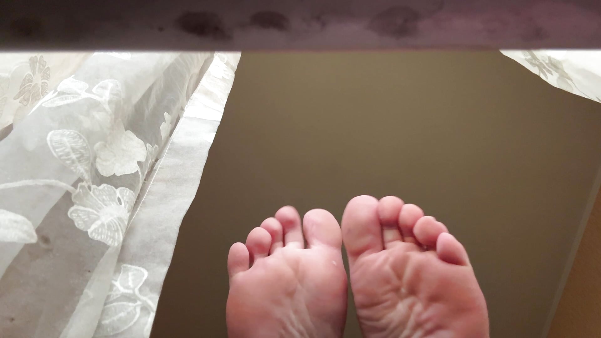 My toes say hello to you 👋 - LovingWhisperr 캠 모델의 동영상