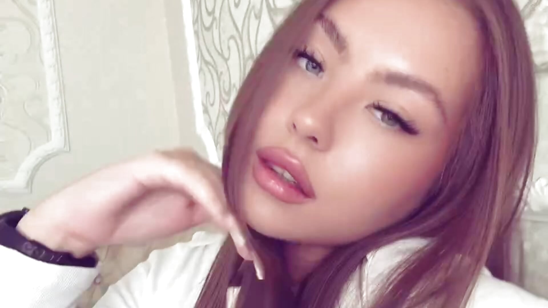 look good white t-shirt🤍🦢 - video by AmeliaAmerlin cam model