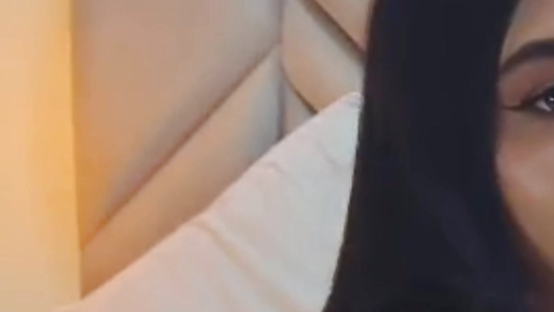 teaser para movil 2 - วิดีโอโดย EmilyKartters โมเดลแคม