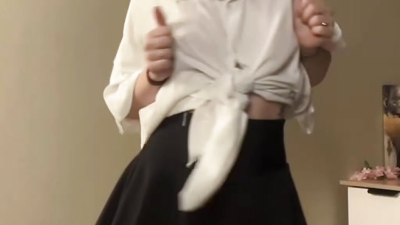 dance in skirt – video af VictorMencia cam-model