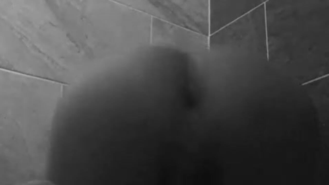 WhatsApp Video 2026-02-19 at 5,09,03 PM – video modela na kameri FemNoa