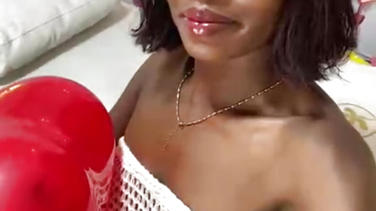 Happy Valentine's Day🎈🎈💖 - วิดีโอโดย alika_brohm โมเดลแคม