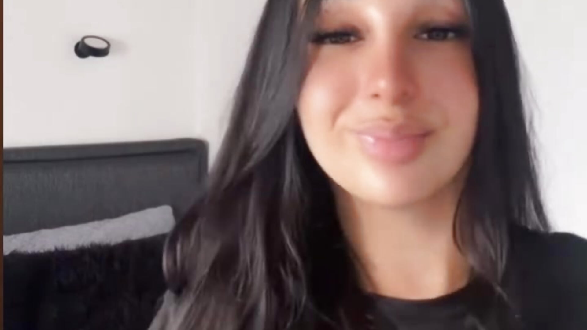 WhatsApp Video 2026-03-03 at 1,17,27 PM－カメラキャストのlexyblake10の動画