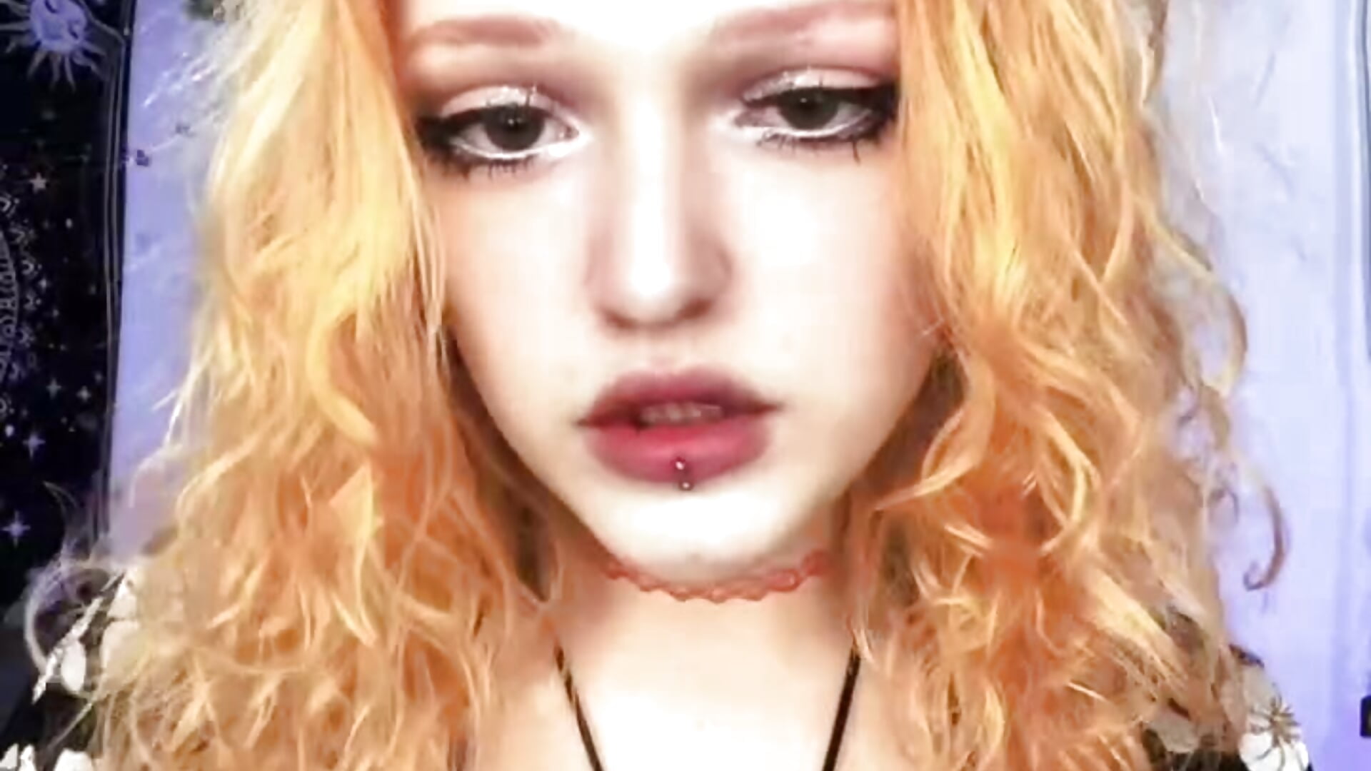 PREVIEW 🤍 Eat It Up - vídeo de la modelo de cam MavikoChan