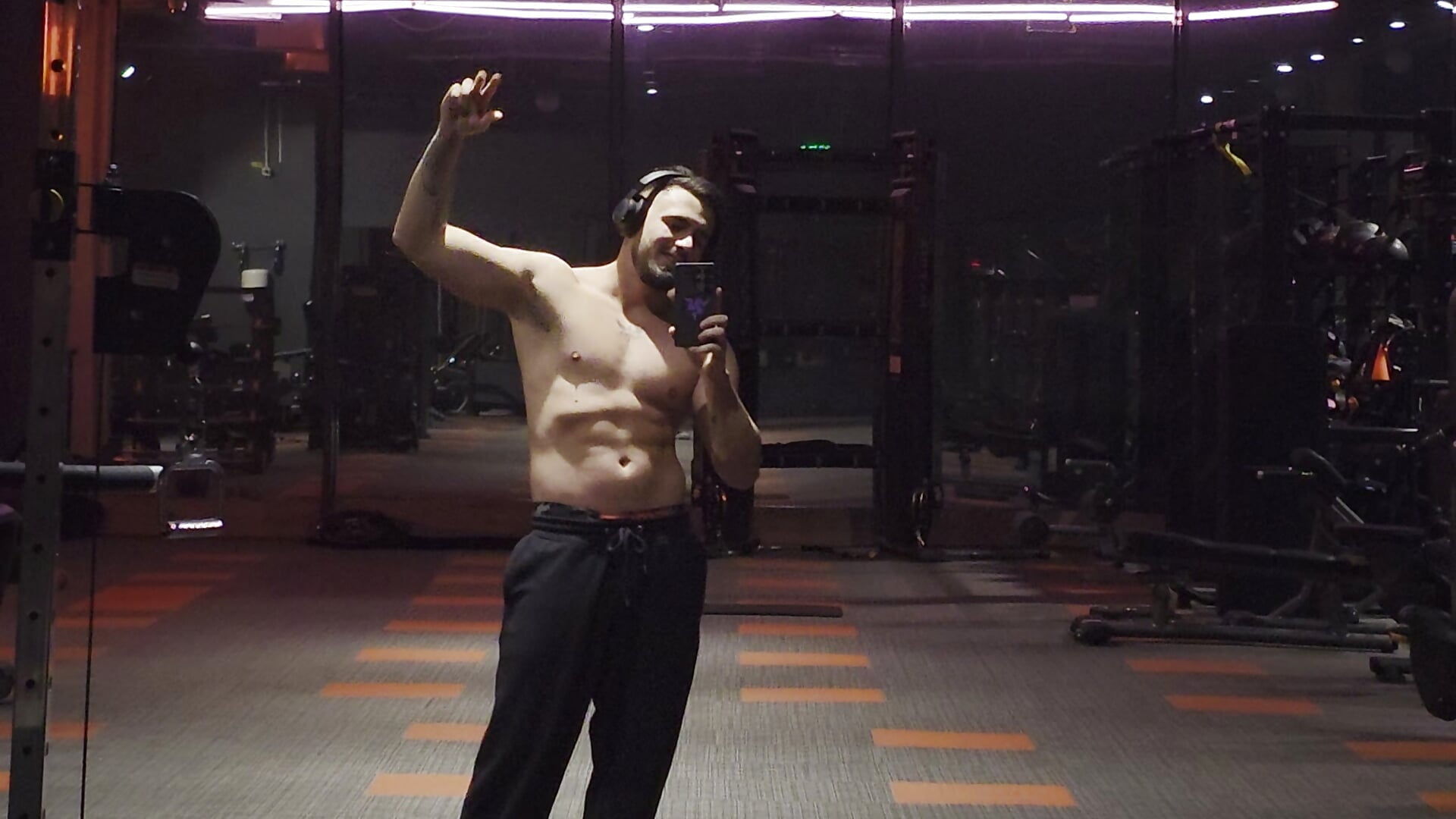 Gym - відео від вебкаммоделі RaulMaxel