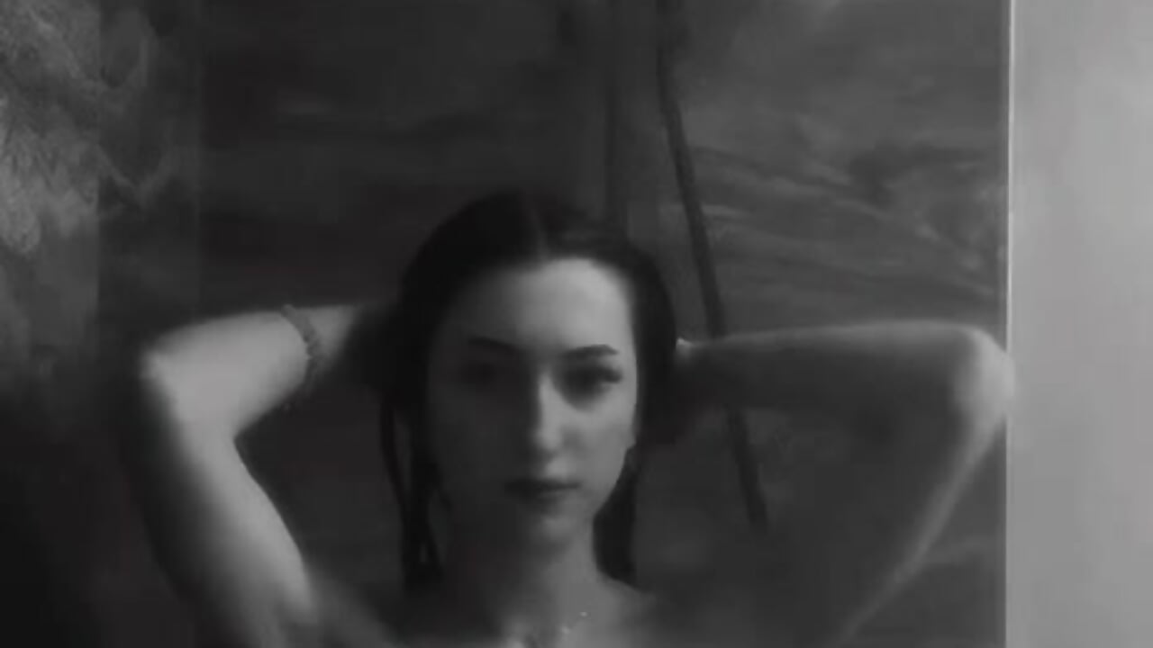 Video from the shower completely naked? Yes❤️‍🔥 - فيديو من MilaFlame موديل الكام