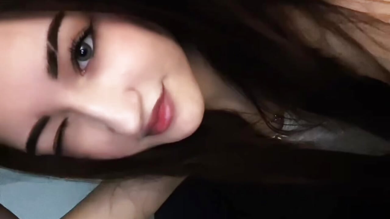 mee – video af MilaFlame cam-model