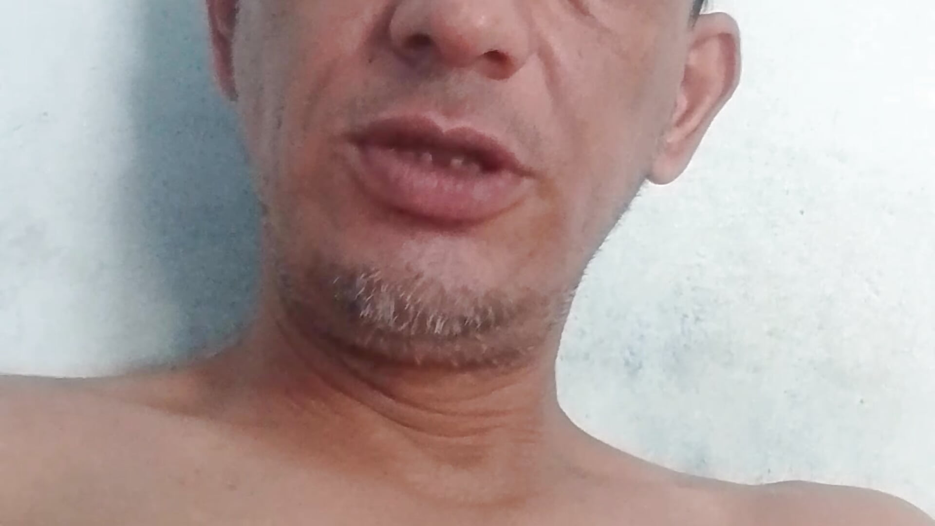 Intro – video modela na kameri Nicedickcumcali