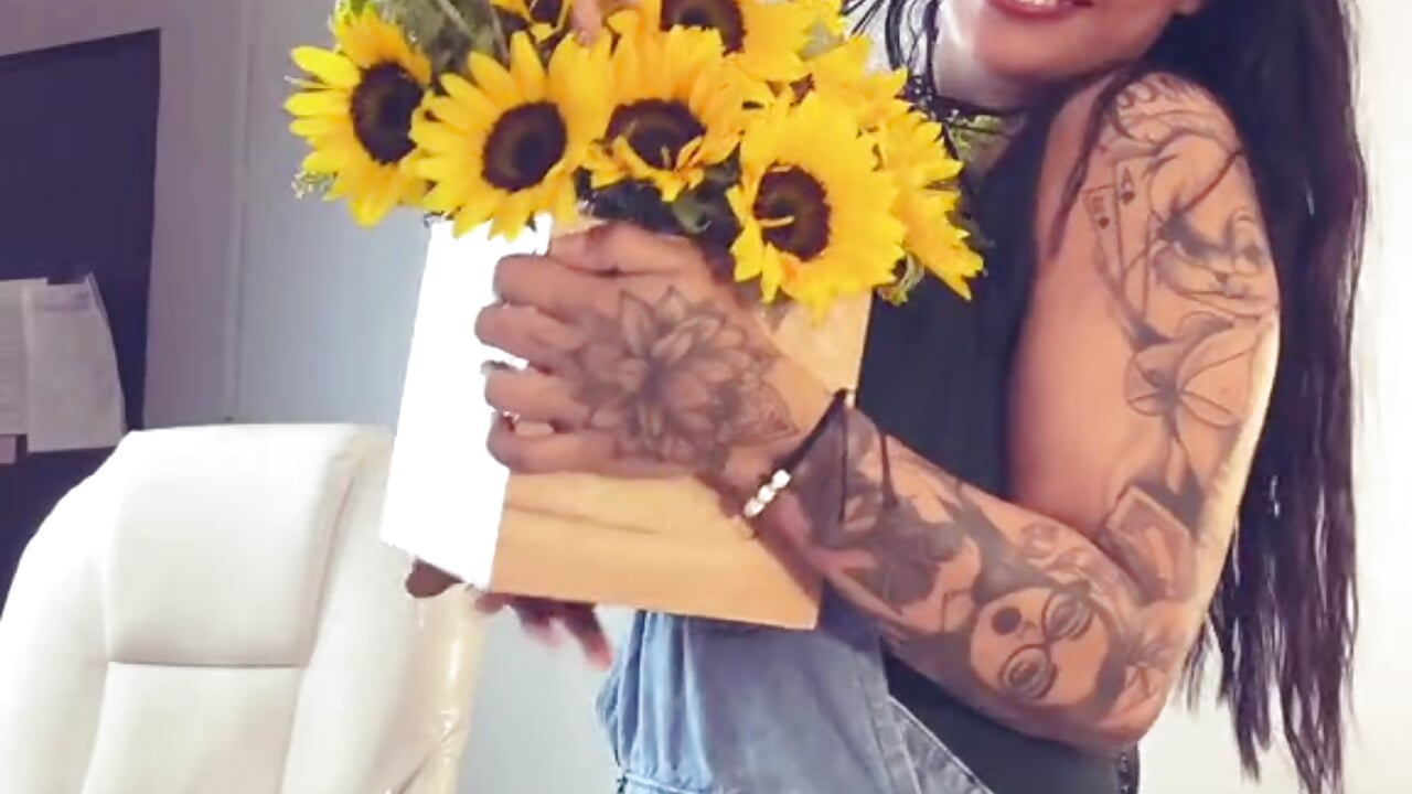 Mi San Valentín🌻🌼♥️ - video oleh model kamera MiaSmit_
