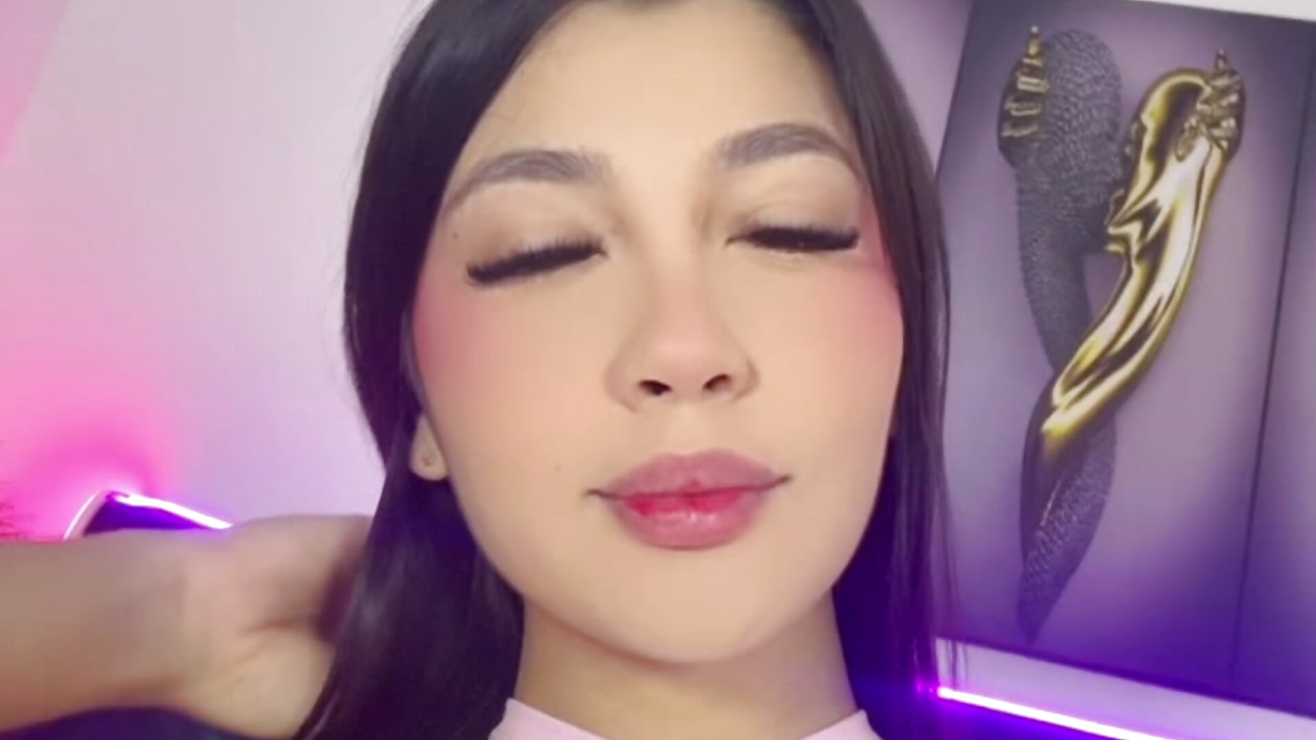 Againnnn😼 - video by Roxanna_0 cam model