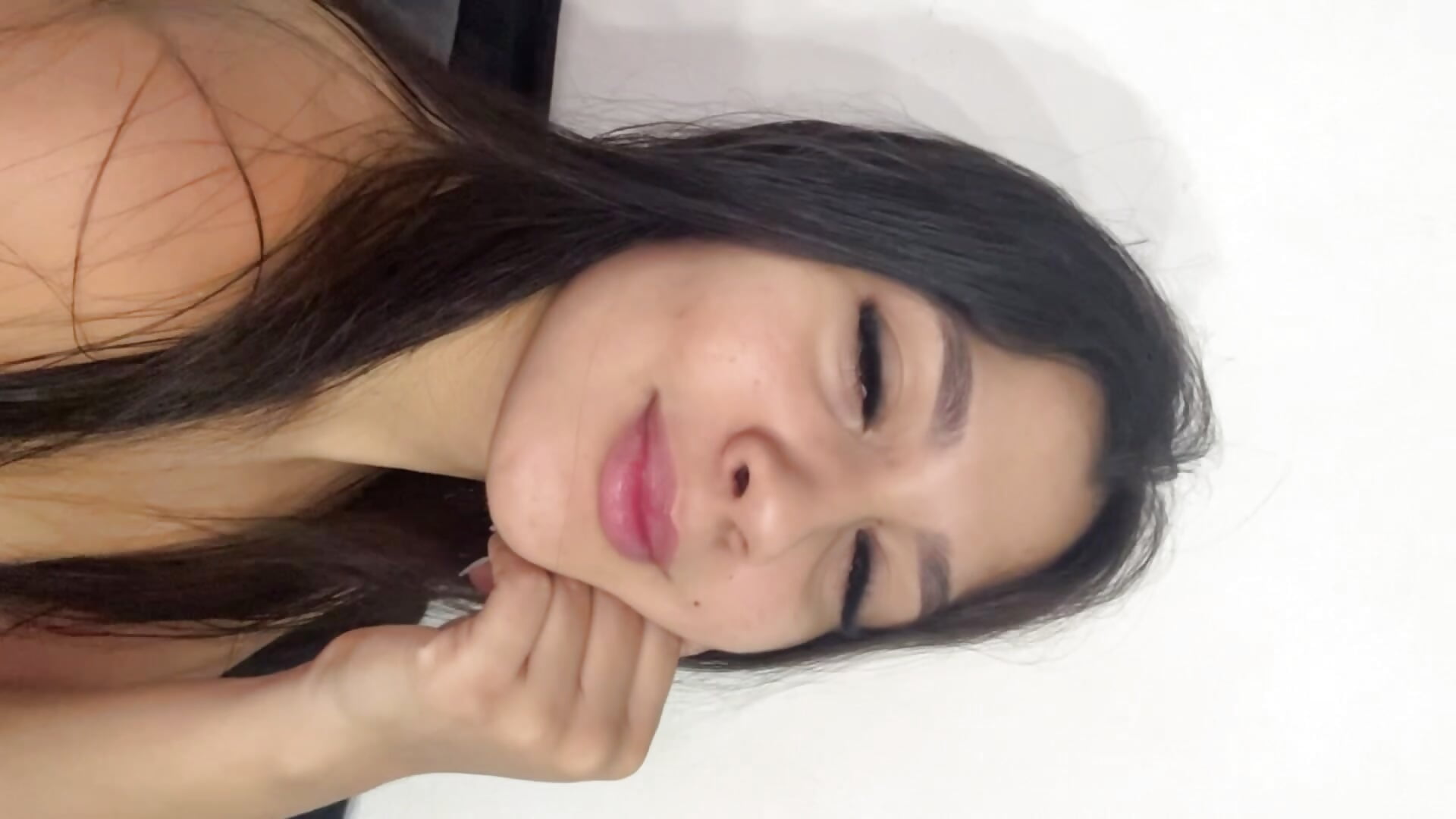 Let's play for a while🤪 - video của người mẫu cam Roxanna_0