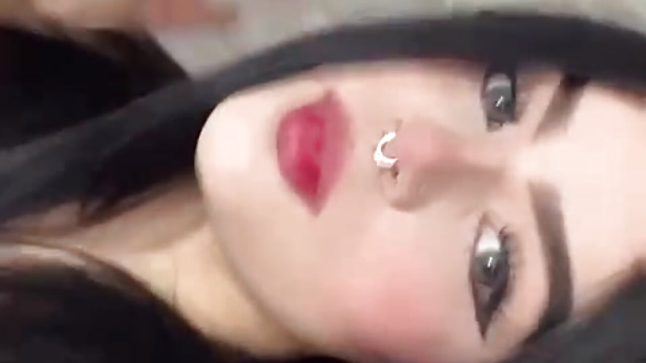 look at me - วิดีโอโดย Madisson_West โมเดลแคม