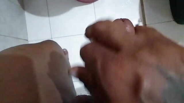 Mira como se corre este semental moreno, la esencia de África en mi pene  Look how this dark stud cu - video oleh model kamera moreno_sabroso2