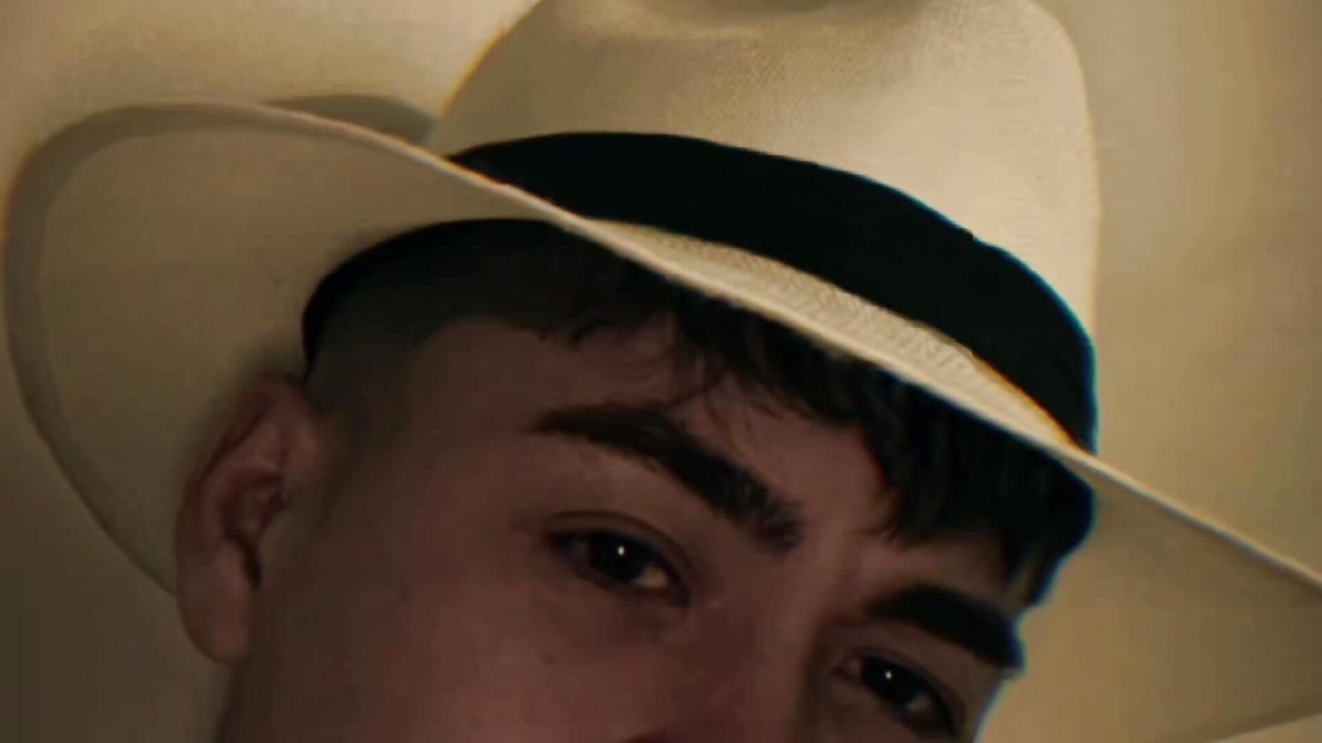 copy_89C07C90-0AA8-43DE-B11E-86491C5A7F89 - відео від вебкаммоделі Alex_Room