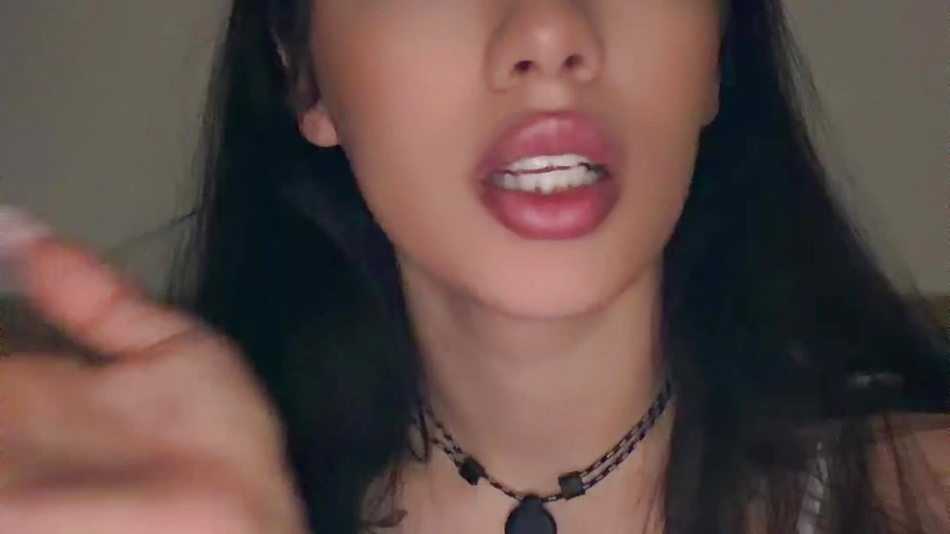 Does somebody know? 🥹 - วิดีโอโดย KatherineSwan โมเดลแคม