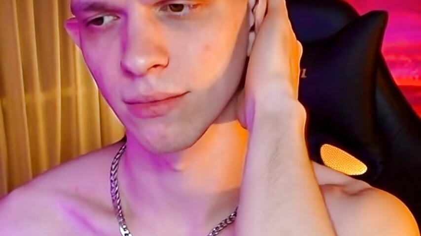 GROK doing sexy things with me [2] - video van ravi_olle cam-model