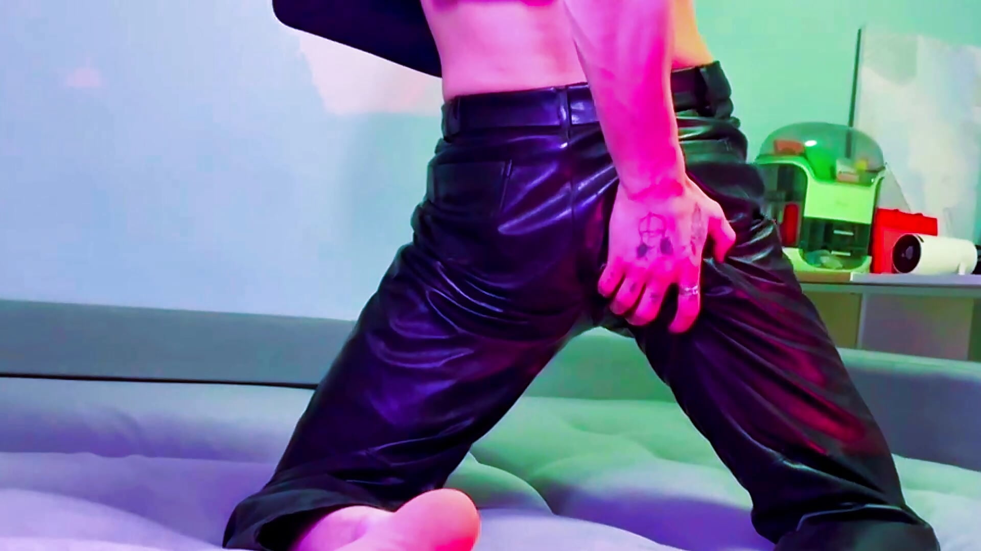 LETS GET ACQUAINTED – видео вебкам-модели ravi_olle