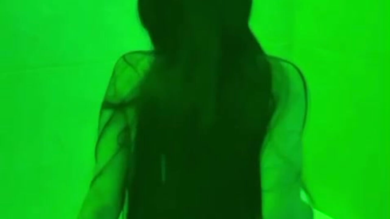 fucking my pussy 😈🥒💚