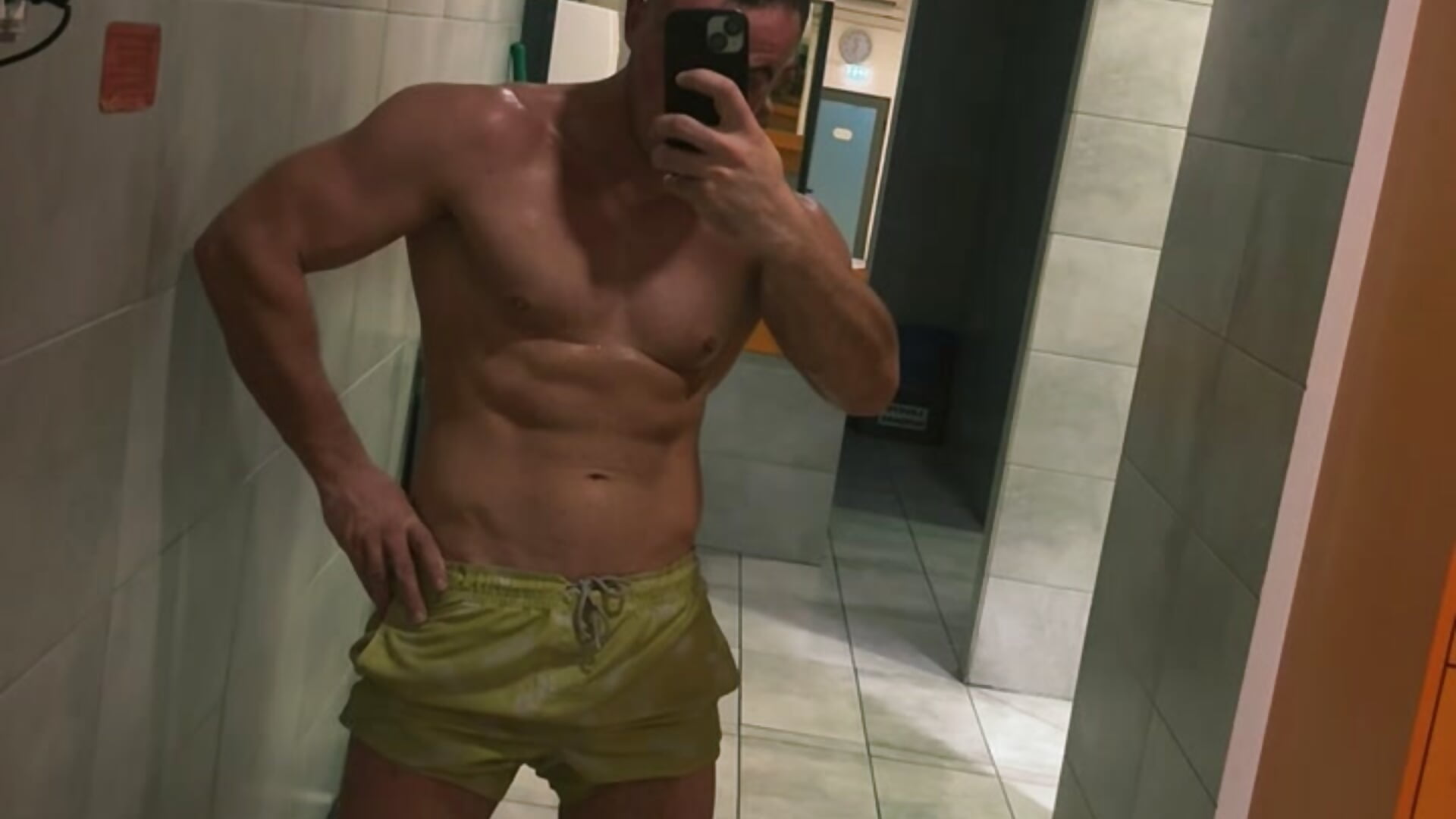 COME TO SWIMM😋😋 - video van FortunaXmen cam-model