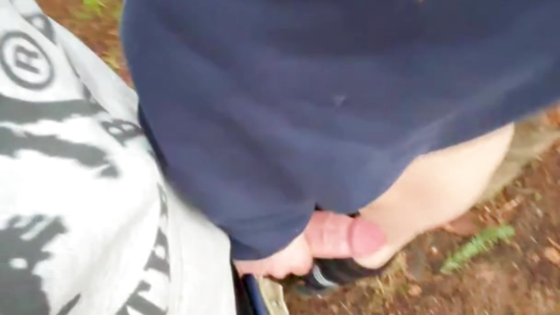 FOREST PARK FUCK DOGGY 💦CUMSHOT ON ASS－カメラキャストのFortunaXmenの動画