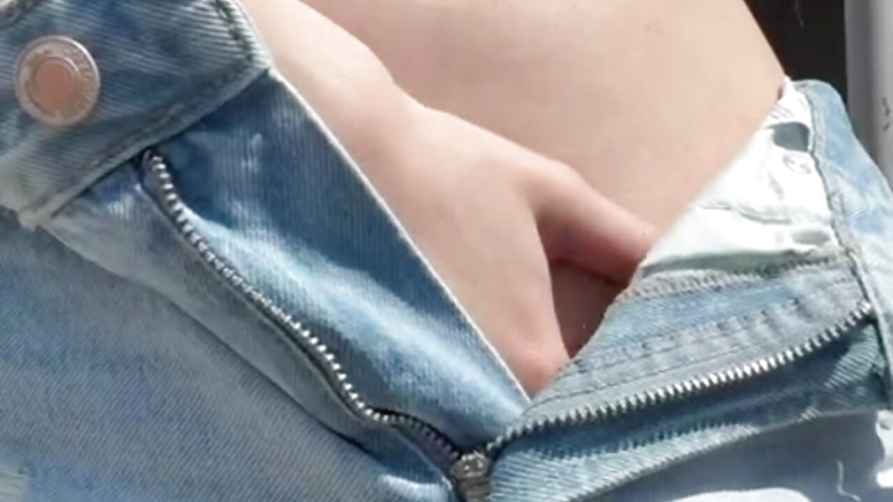 Rooftop pussy tease🧁
