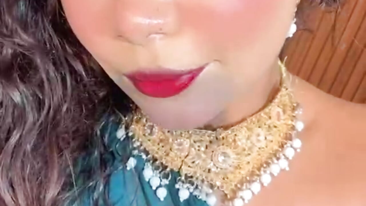 Do you like seeing me in green? - video by yaazhinii cam model