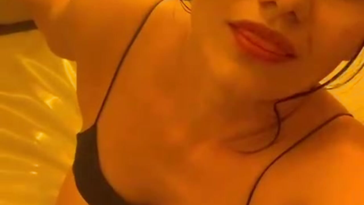 ❤️ - відео від вебкаммоделі rox_luxury_tf